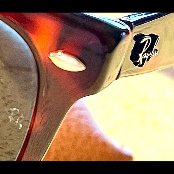 Ray-Ban Wayfarer Classic Sunglasses - Picture 7 of 9